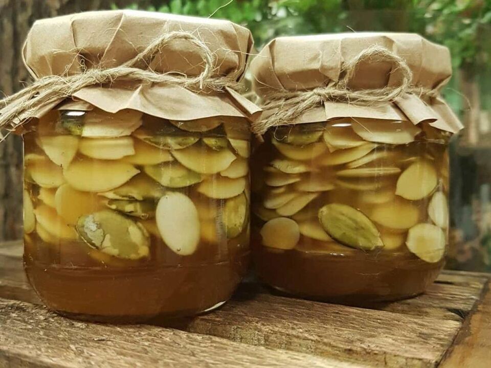 Pumpkin seeds with honey for deworming