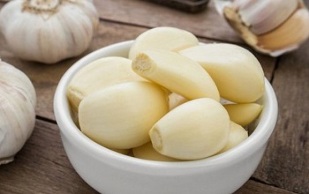 remove the parasite from the body with the help of garlic